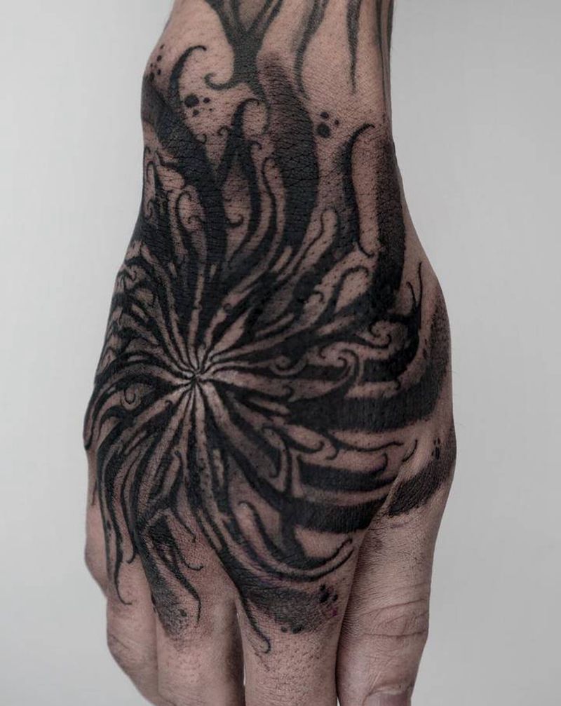 沉淀纹身图片_手部花体字纹身图案