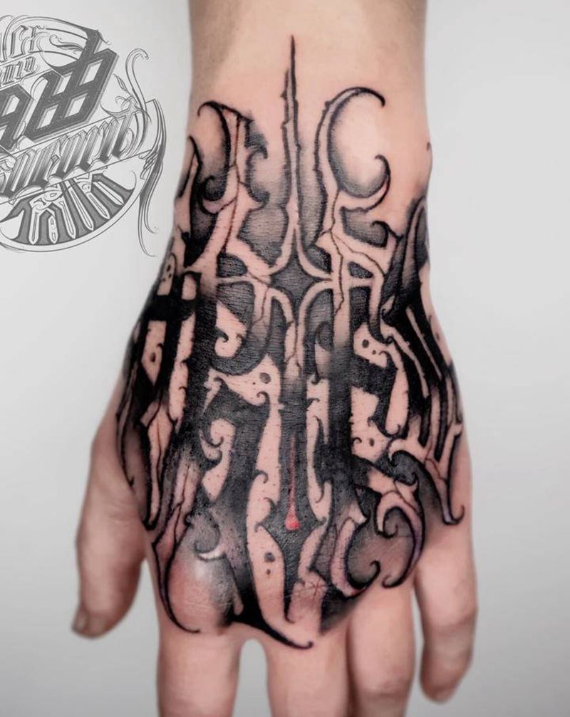 花体字手背纹身图片_手部花体字纹身图案