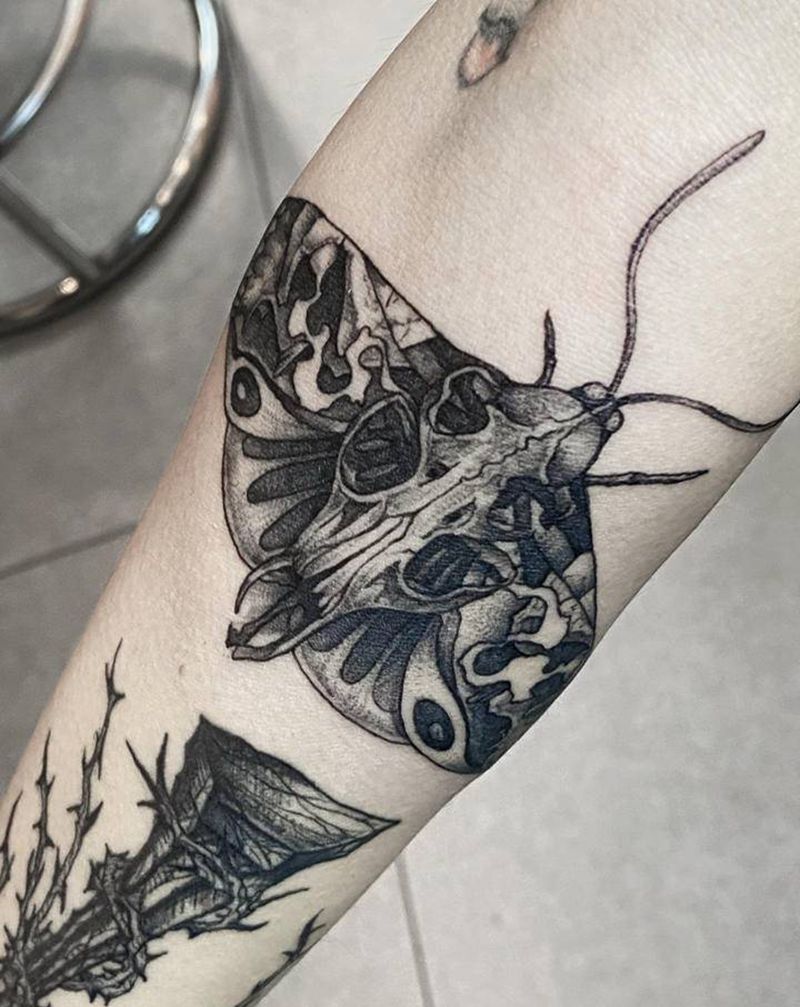 幺蛾子纹身图片_手臂欧美写实Old School纹身图案