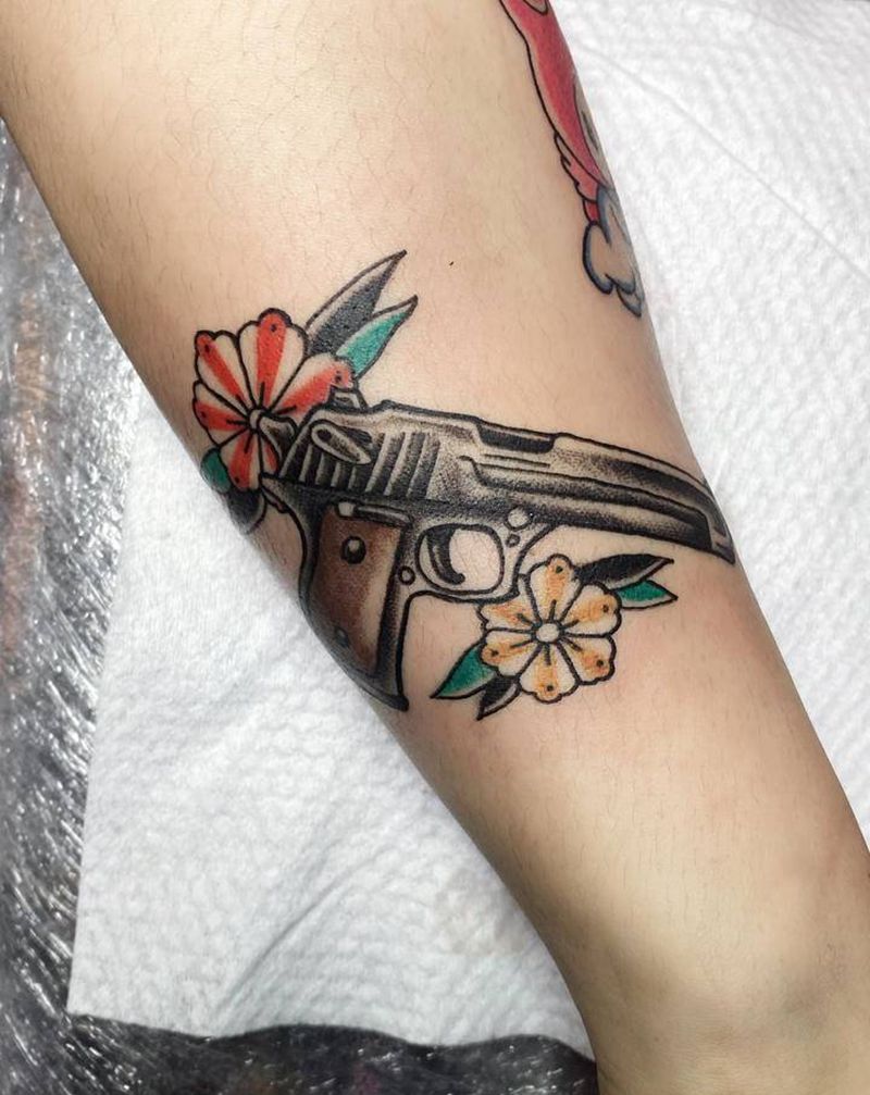 Old school手枪纹身图片_手臂Old School纹身图案