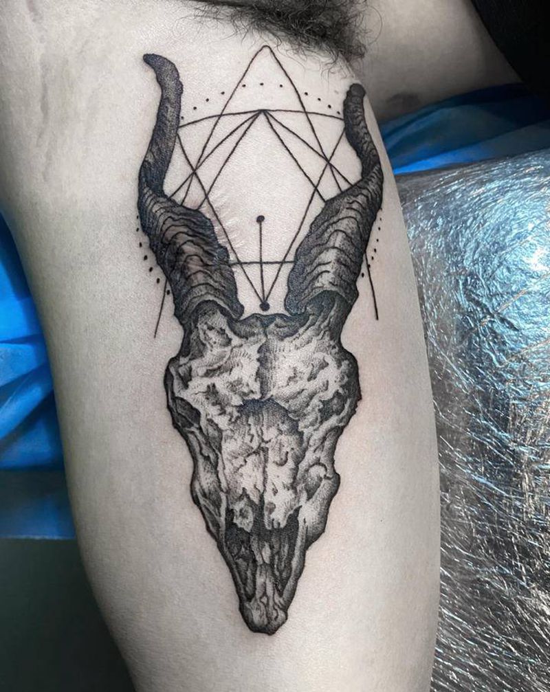 骷髅羊头纹身图片_手臂点刺几何纹身图案