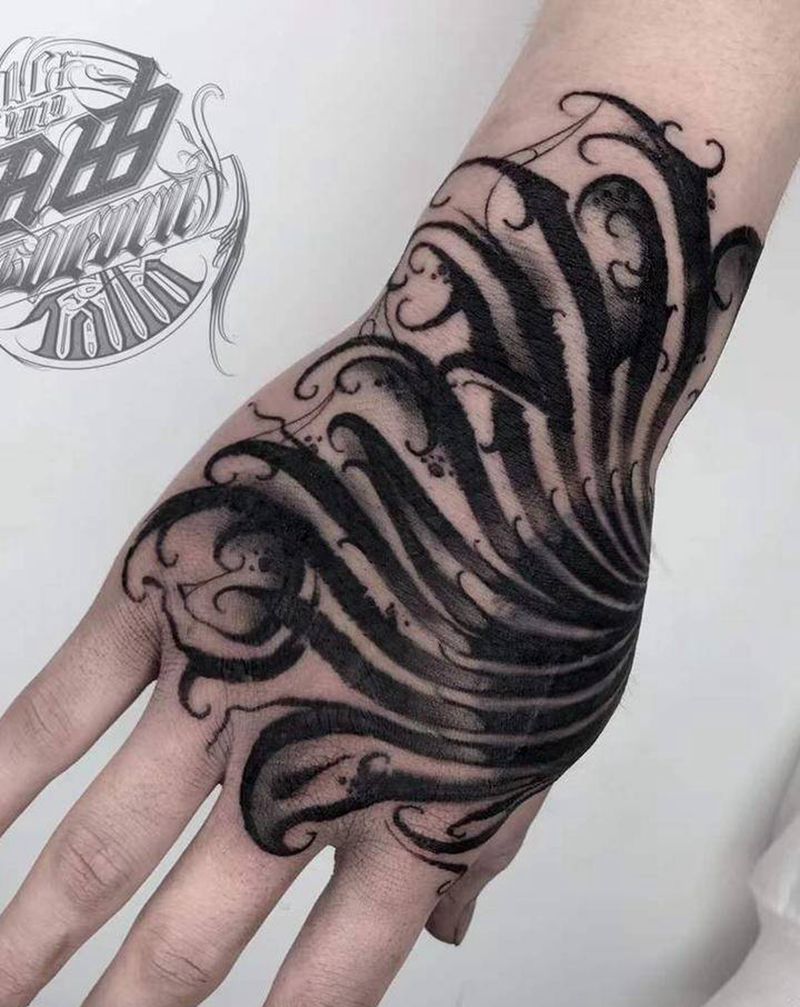 暗黑花体字纹身图片_手部花体字纹身图案