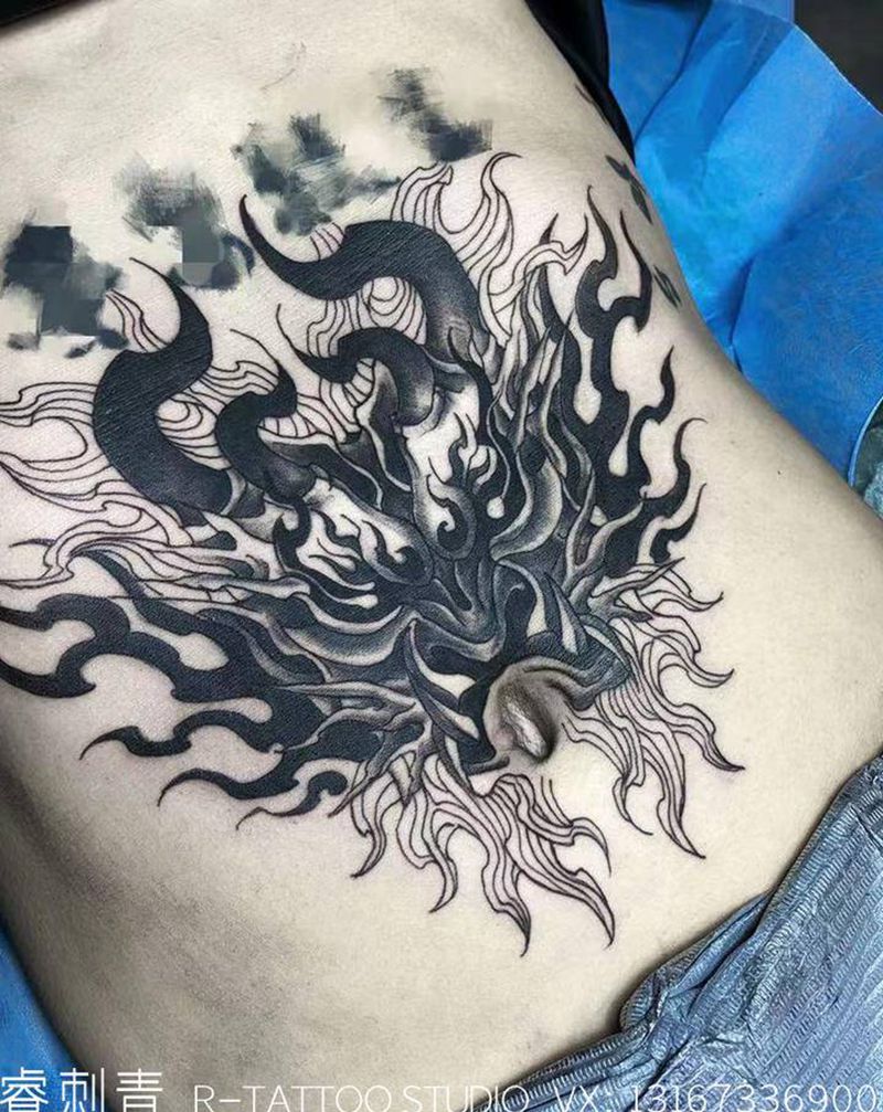 怒虎纹身图片_腹部新传统纹身图案