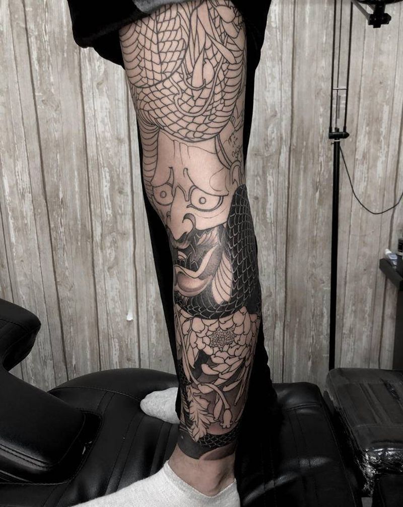 新传统花腿纹身图片_腿部新传统般若蛇菊花纹身图案