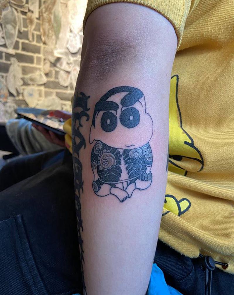 开衫蜡笔小新纹身图片_手部老传统纹身图案