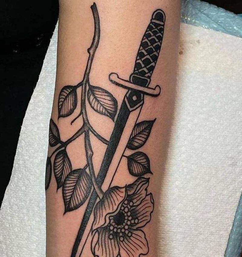 黑灰纹身图片_手部纹身图案