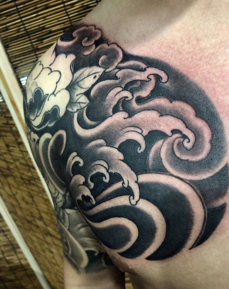 水浪云雾纹身图片_新传统纹身图案