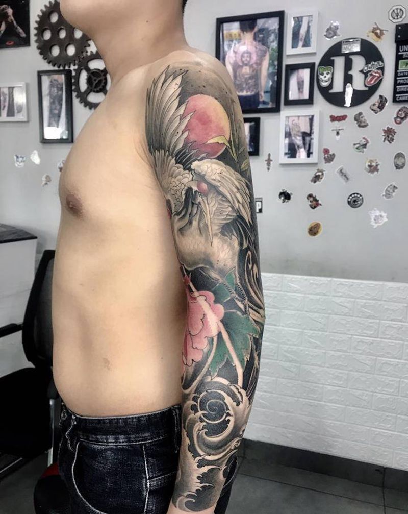 鹤花臂纹身图片_手部手臂新传统纹身图案