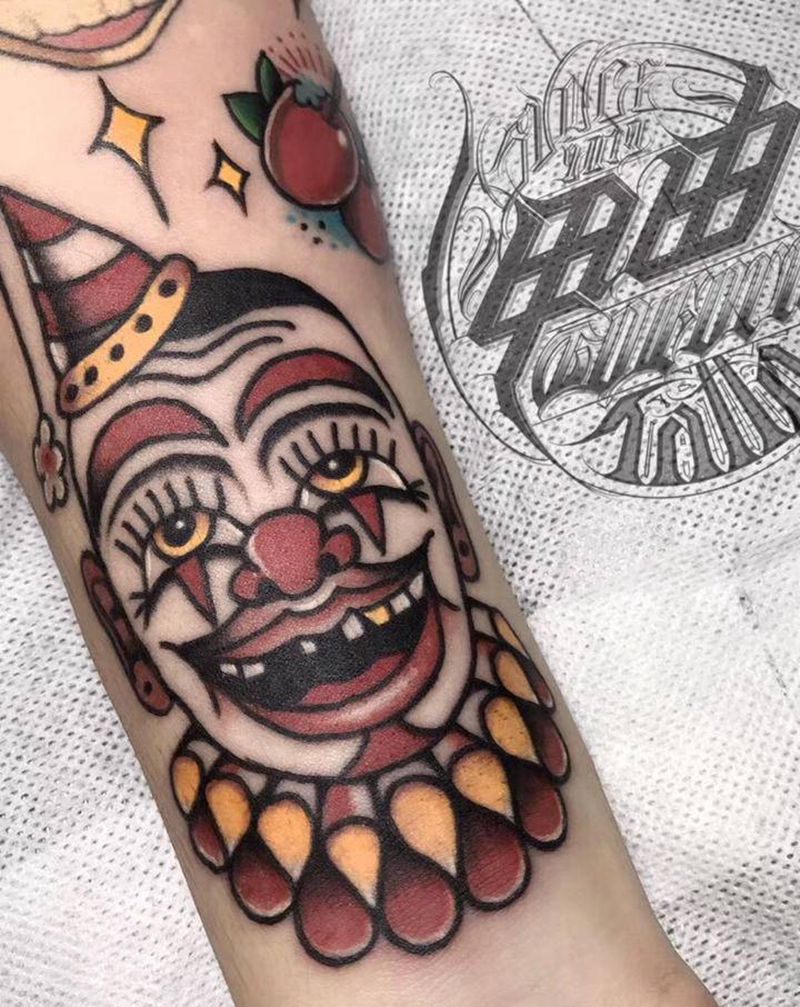 小丑纹身图片_手臂Old School纹身图案