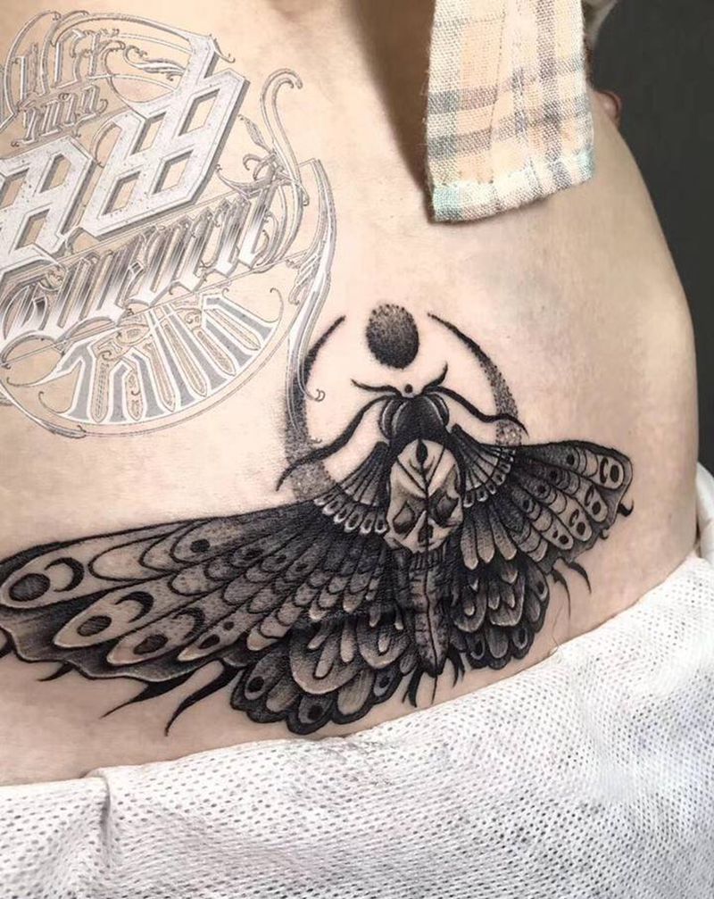 暗黑飞蛾纹身图片_腹部暗黑纹身图案