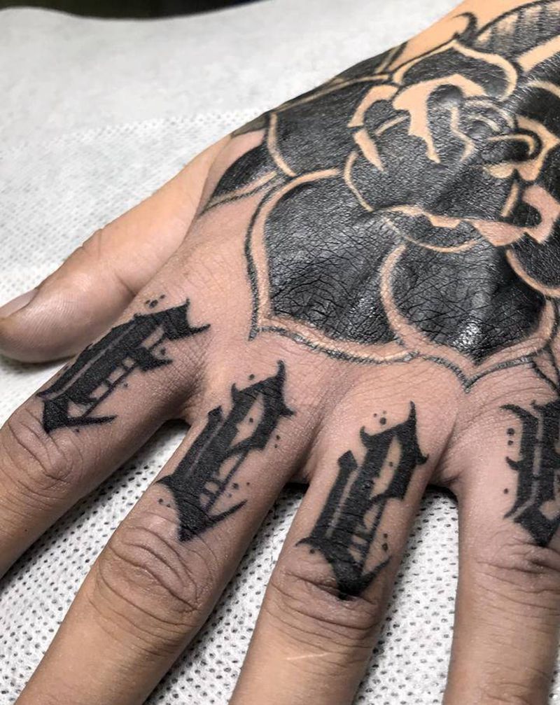 Feel纹身图片_手部花体字纹身图案