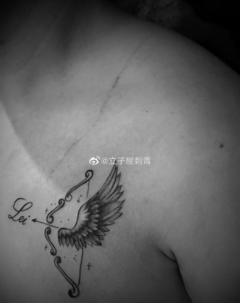 爱神箭纹身图片_胸部纹身图案