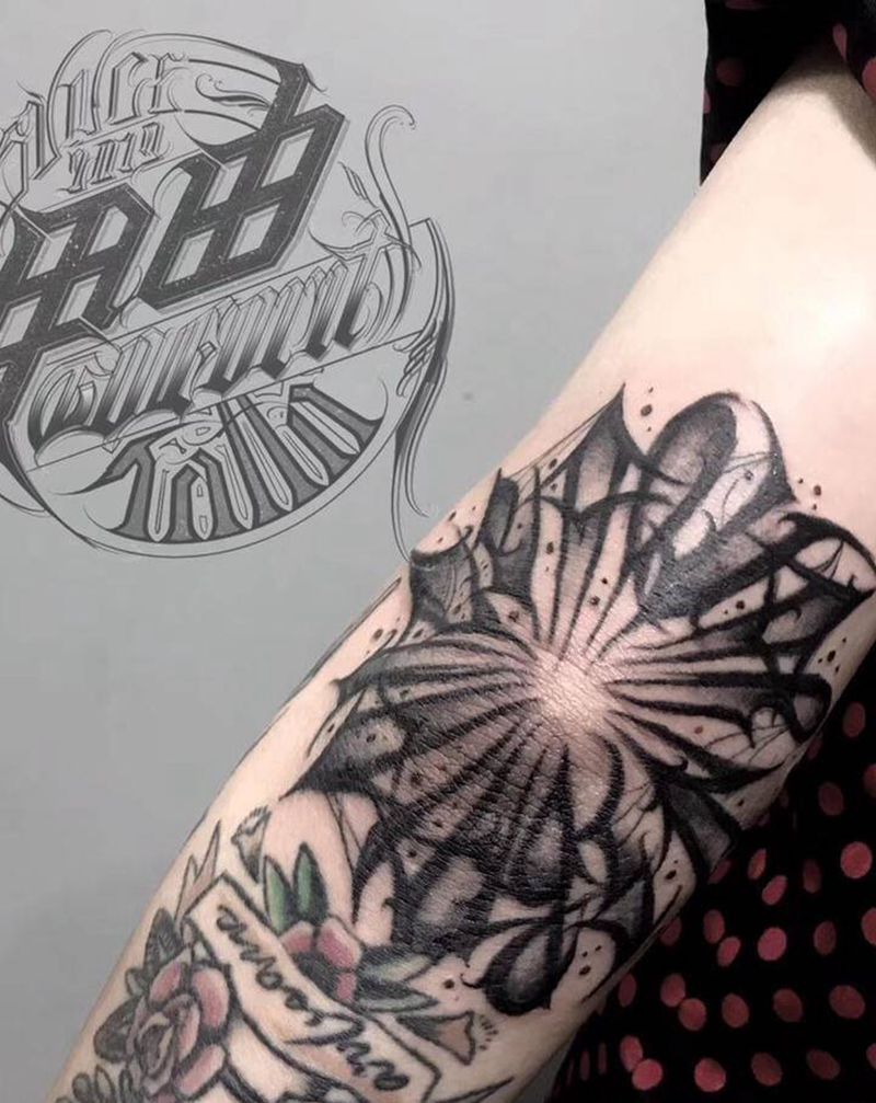 Aquarius& Libra纹身图片_手臂花体字纹身图案