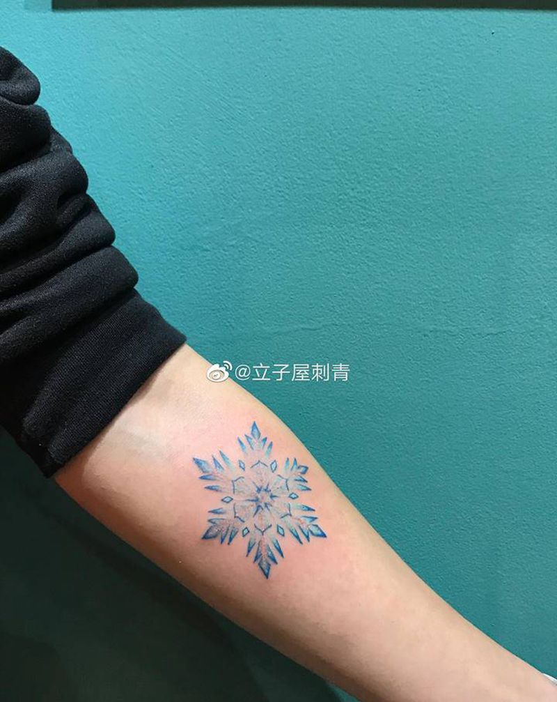 ❄雪花纹身图片_手臂纹身图案