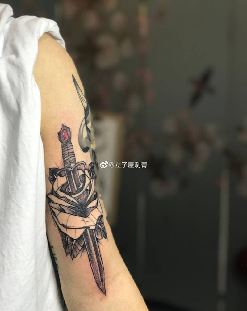 玫瑰花纹身图片_手臂纹身图案