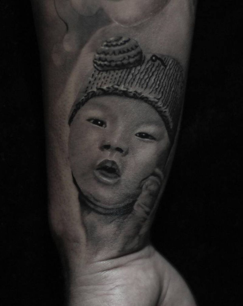 肖像纹身图片_手部欧美写实纹身图案