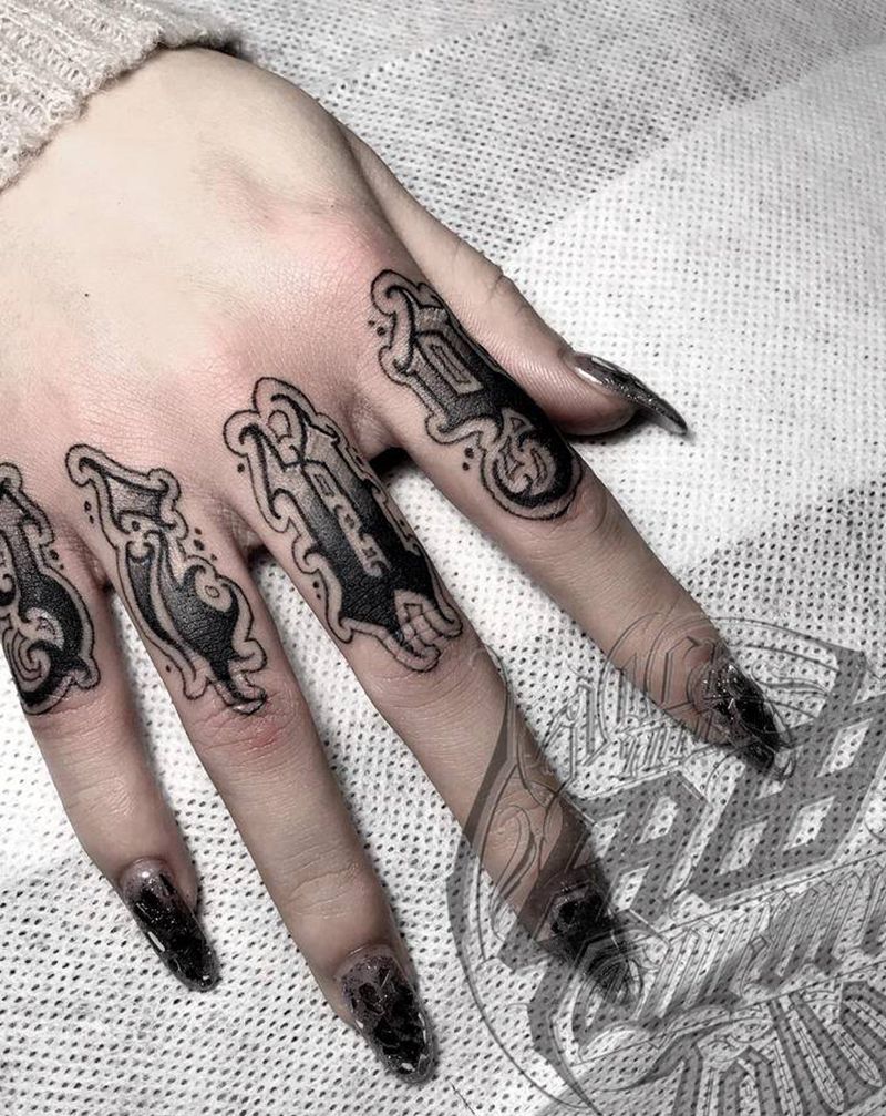 New work纹身图片_手部花体字纹身图案