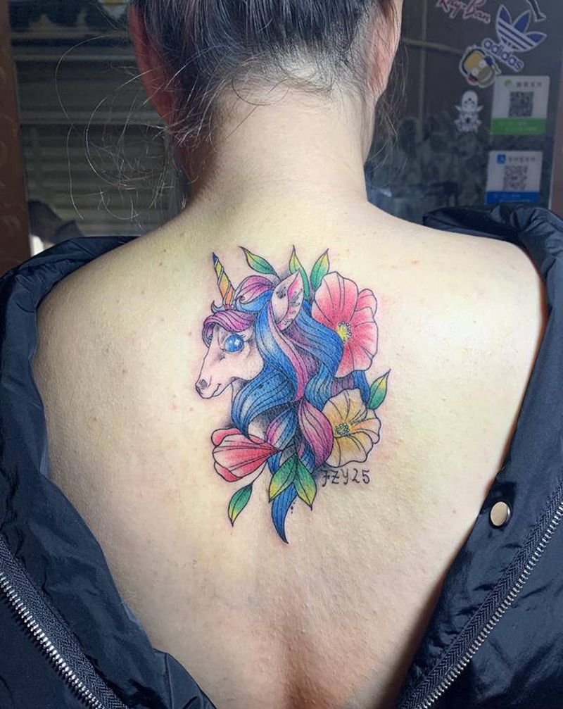 独角兽纹身图片_背部New School纹身图案