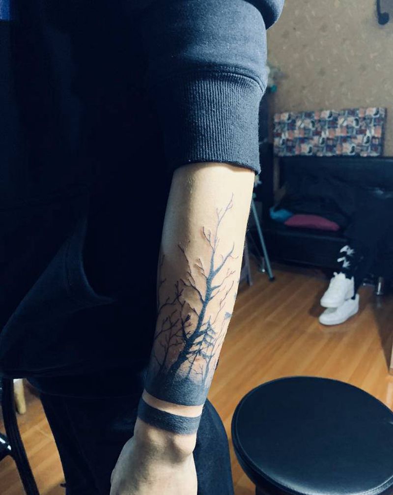 小树林纹身图片_手臂纹身图案