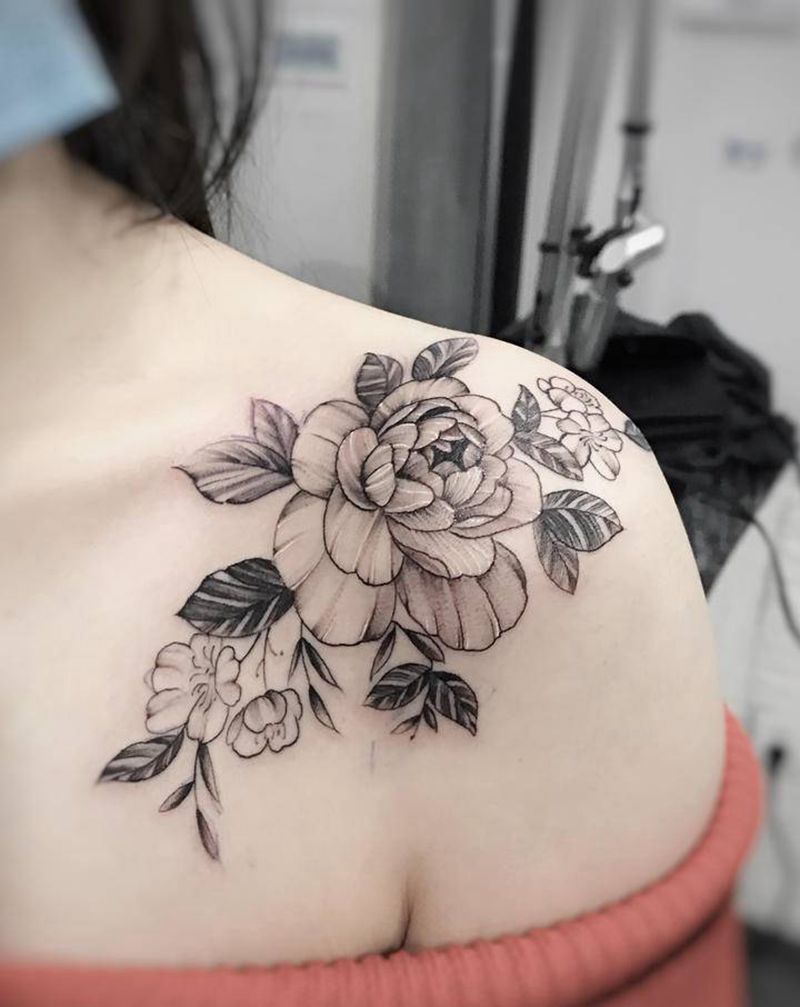 素花纹身图片_肩部背部欧美写实New School纹身图案