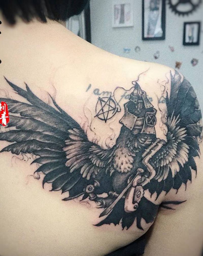 大鸟纹身图片_颈部肩部水墨点刺纹身图案