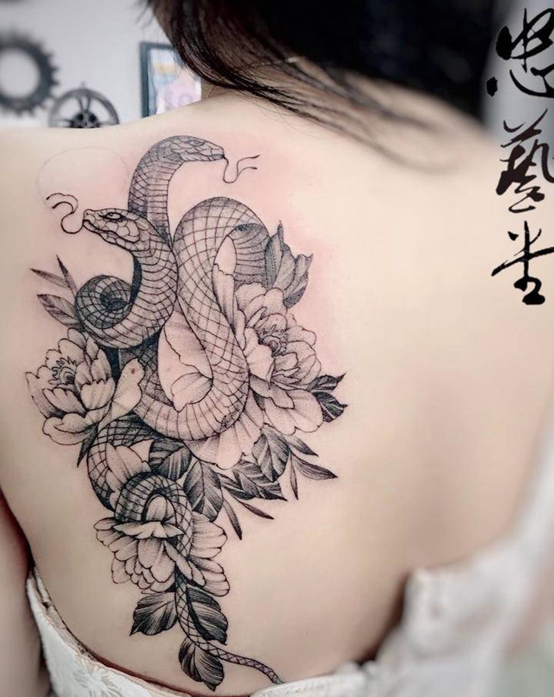 素花纹身图片_肩部背部点刺Old School纹身图案