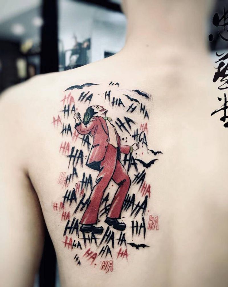 哈哈哈纹身图片_肩部背部欧美写实新传统纹身图案