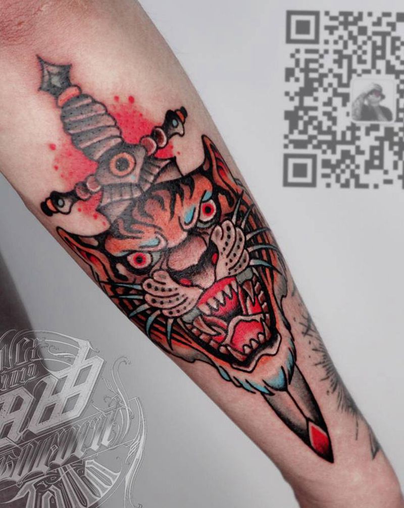 匕首虎纹身图片_手臂Old School纹身图案