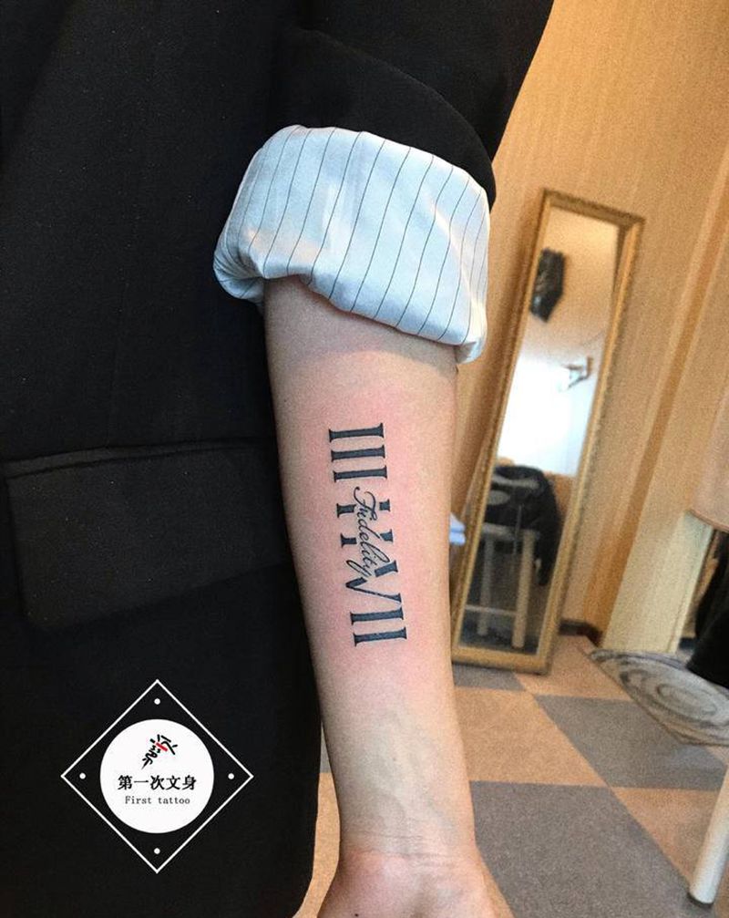 字体设计纹身图片_手臂花体字纹身图案