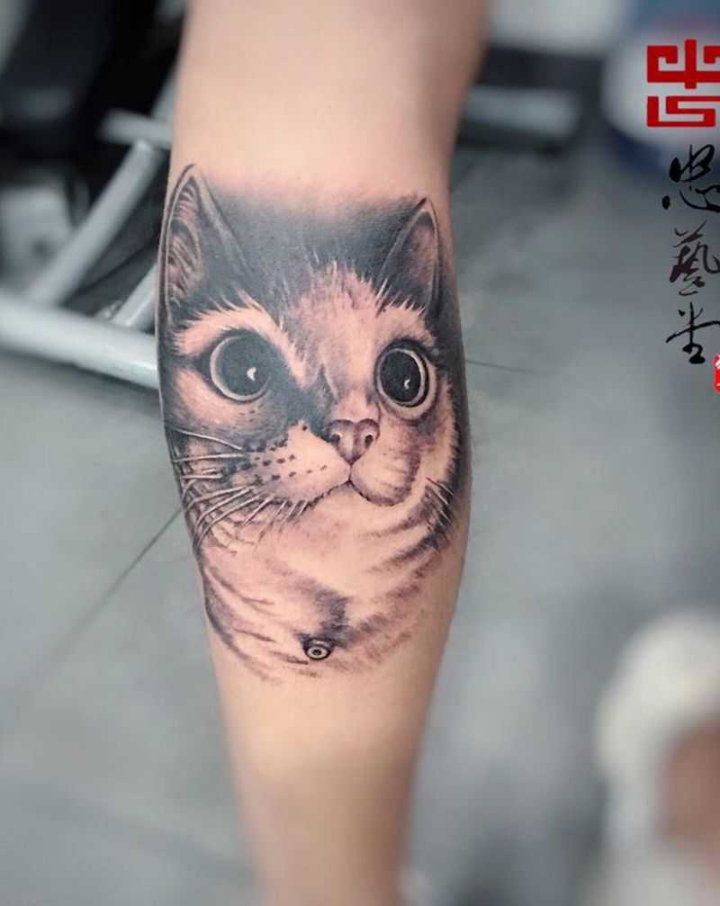 猫咪纹身图片_脚部腿部欧美写实新传统纹身图案