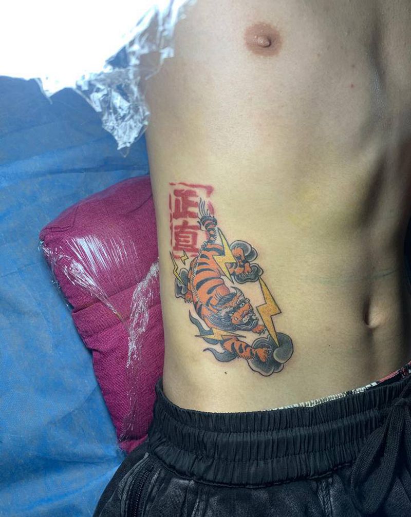 还要正直纹身图片_腰部纹身图案