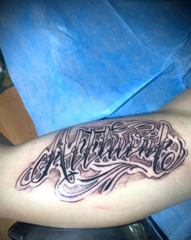 花体字纹身图片_手臂花体字纹身图案