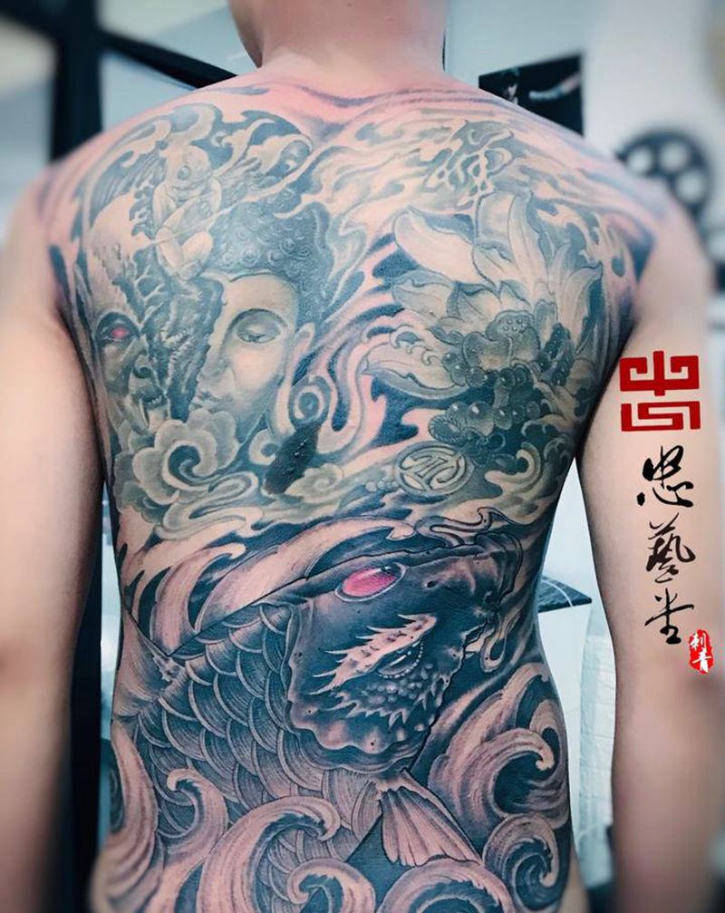 旧图添加纹身图片_背部新传统纹身图案