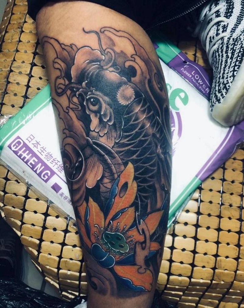 小腿鲫鱼纹身图片_腿部新传统纹身图案