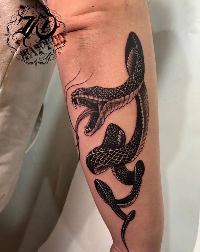曼巴精神纹身图片_手部手臂欧美写实黑曼巴纹身图案
