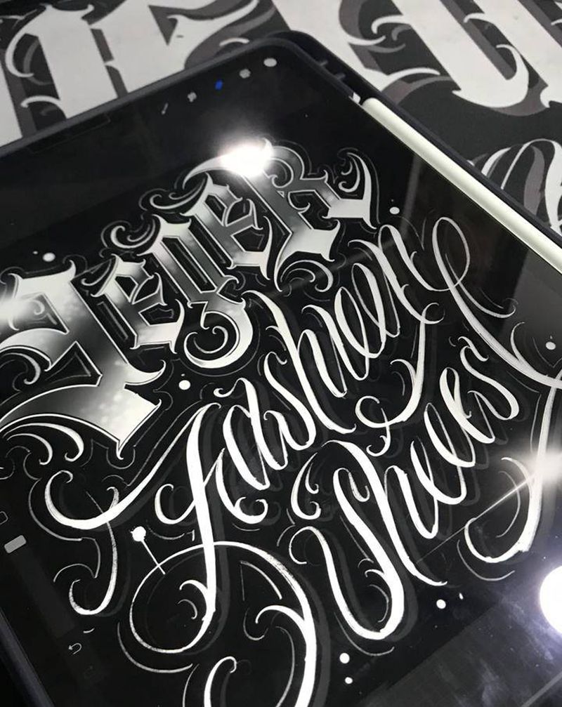 给兄弟潮鞋店写个头像纹身图片_花体字纹身图案