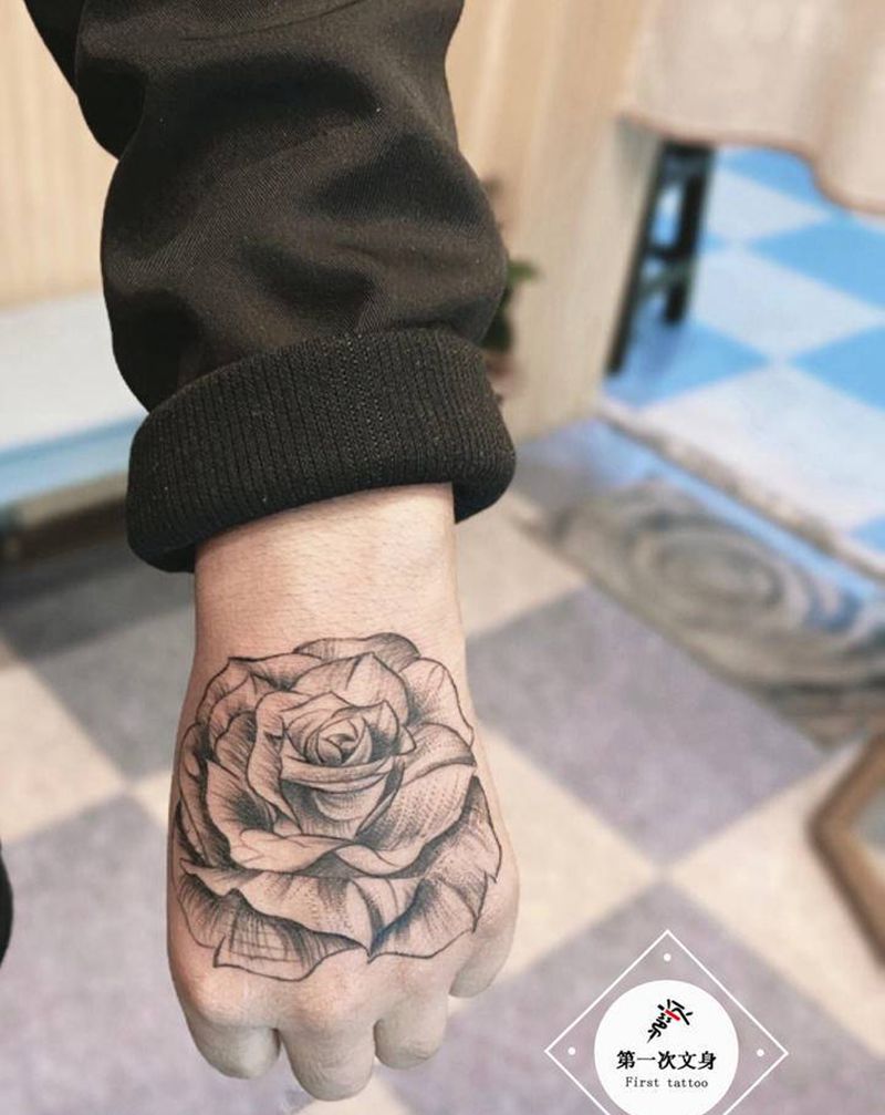 手背素花纹身图片_手部纹身图案