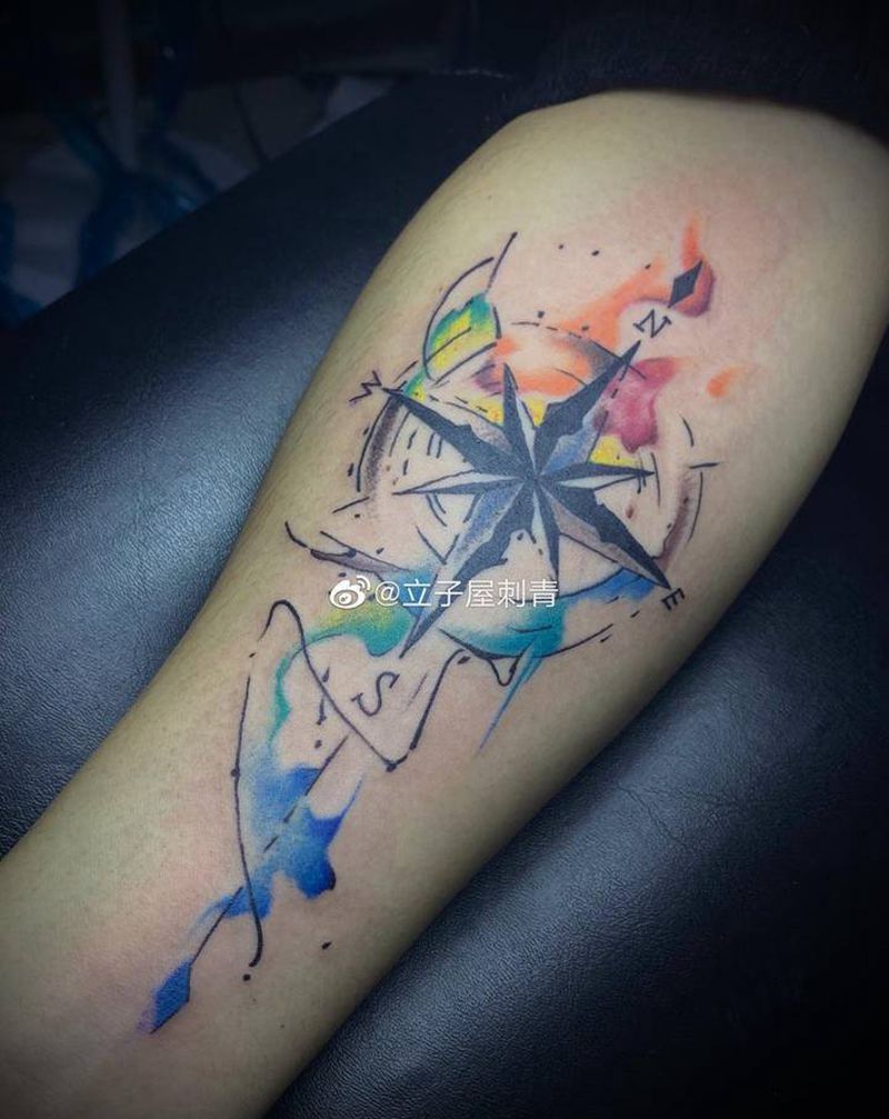 水彩指南针纹身图片_手臂纹身图案