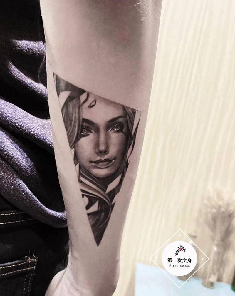 小小写实纹身图片_手臂欧美写实纹身图案