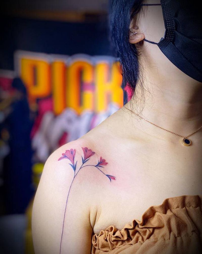 花纹身图片_肩部纹身图案