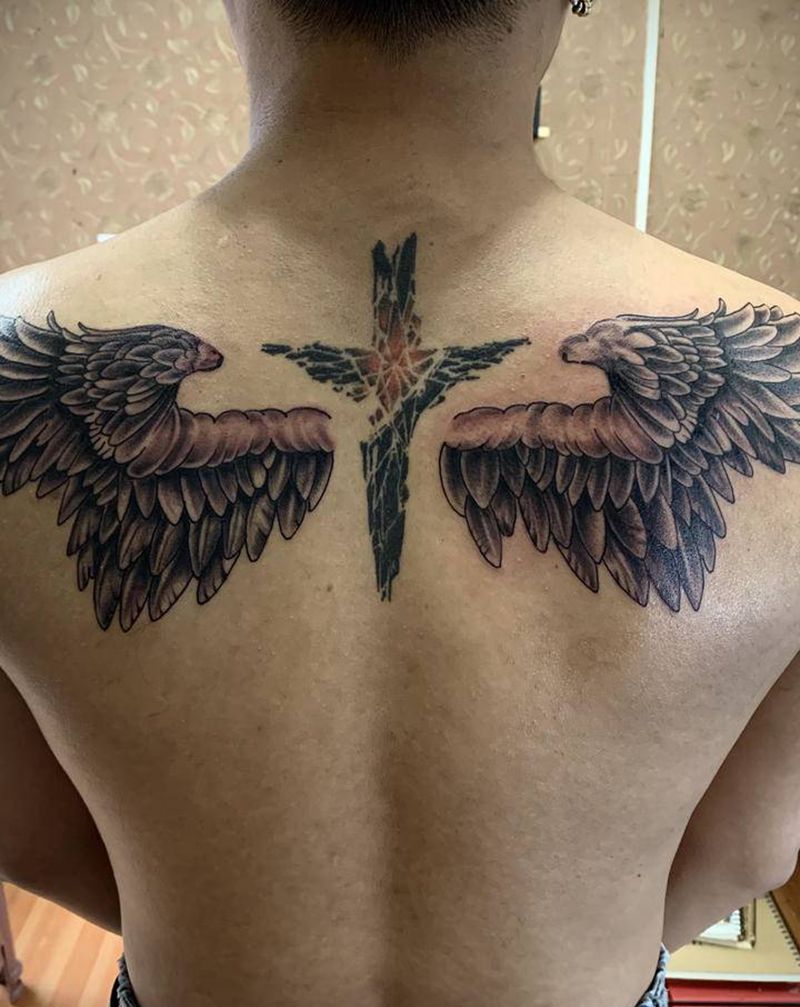 翅膀纹身图片_肩部背部纹身图案