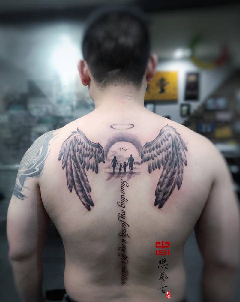 翅膀 守护纹身图片_肩部背部花体字图腾纹身图案