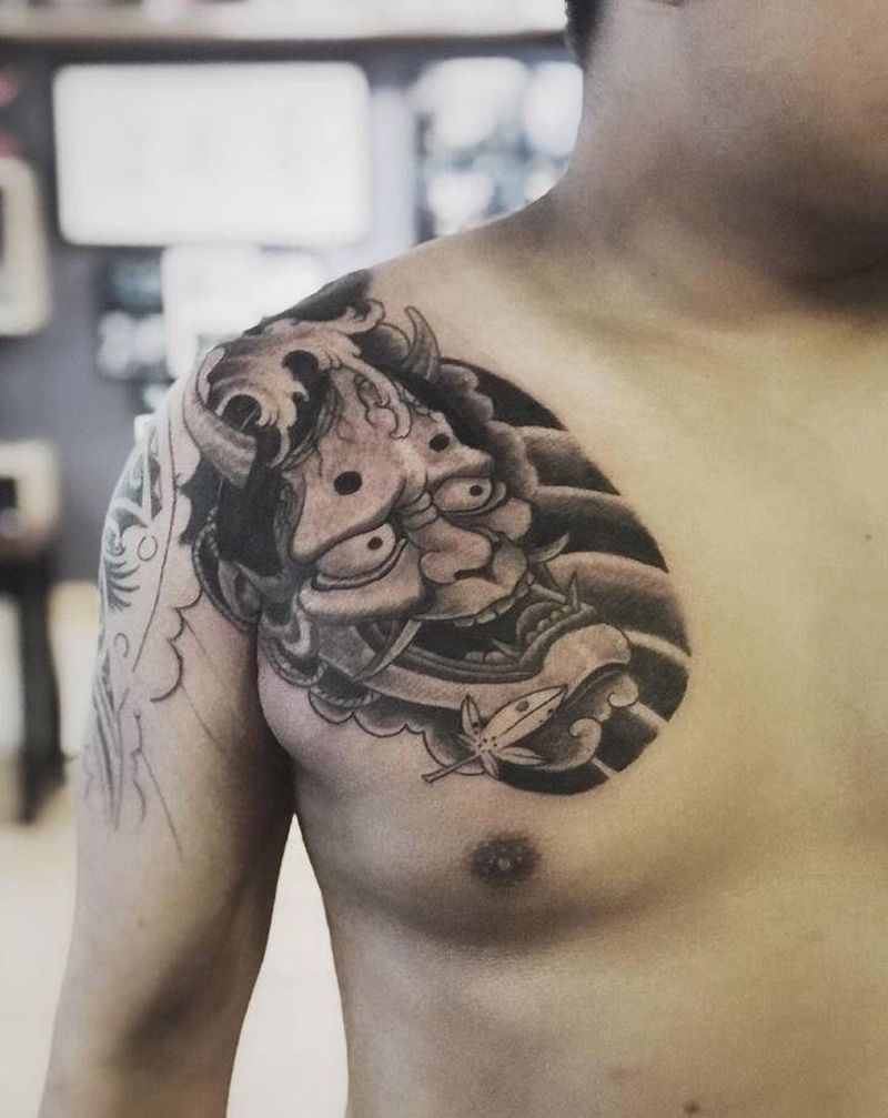 湘西瞳画纹身图片_胸部纹身图案