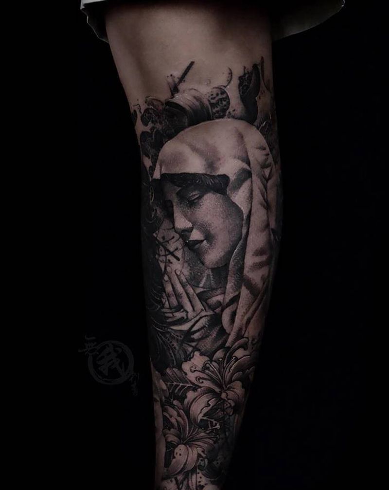 圣母纹身图片_腿部欧美写实纹身图案