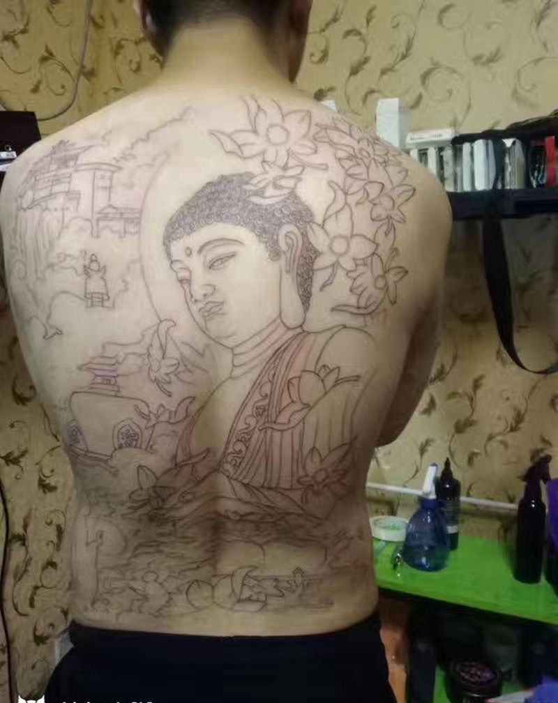 满背线条佛完成纹身图片_背部腰部老传统纹身图案