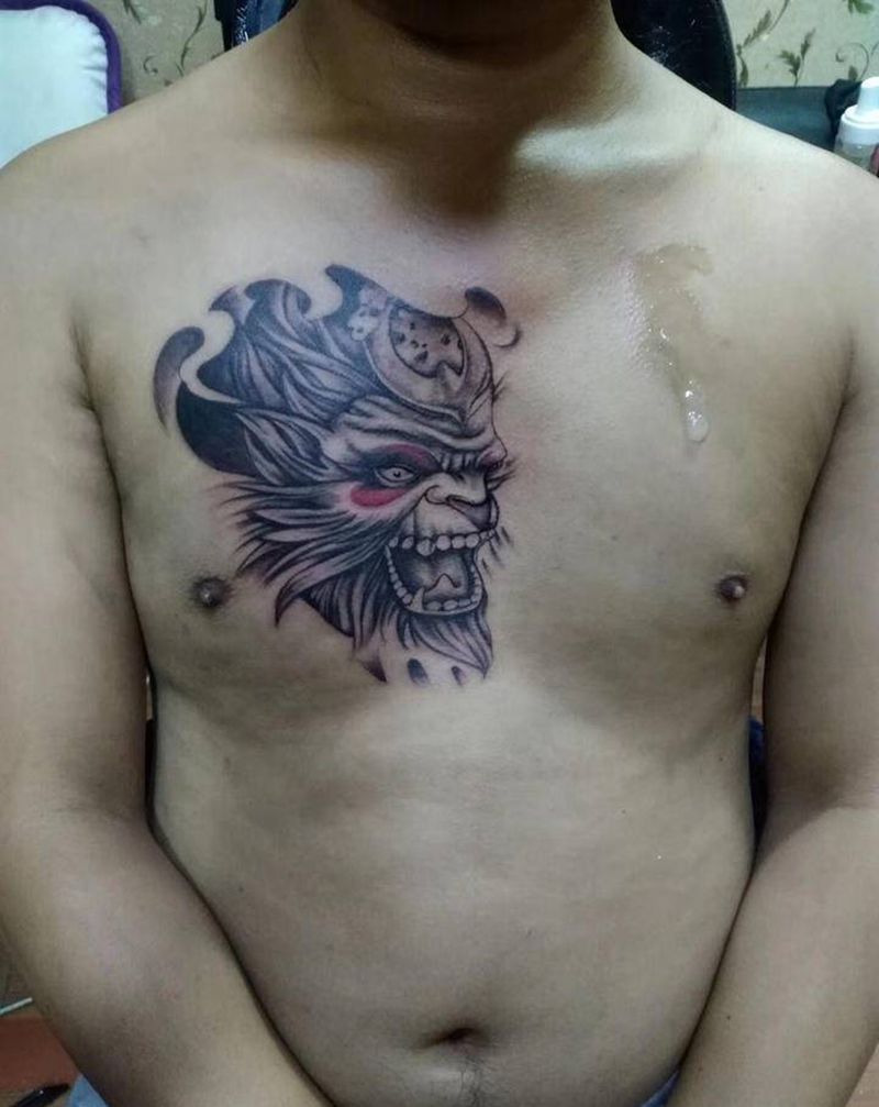 胸部图纹身图片_胸部新传统纹身图案