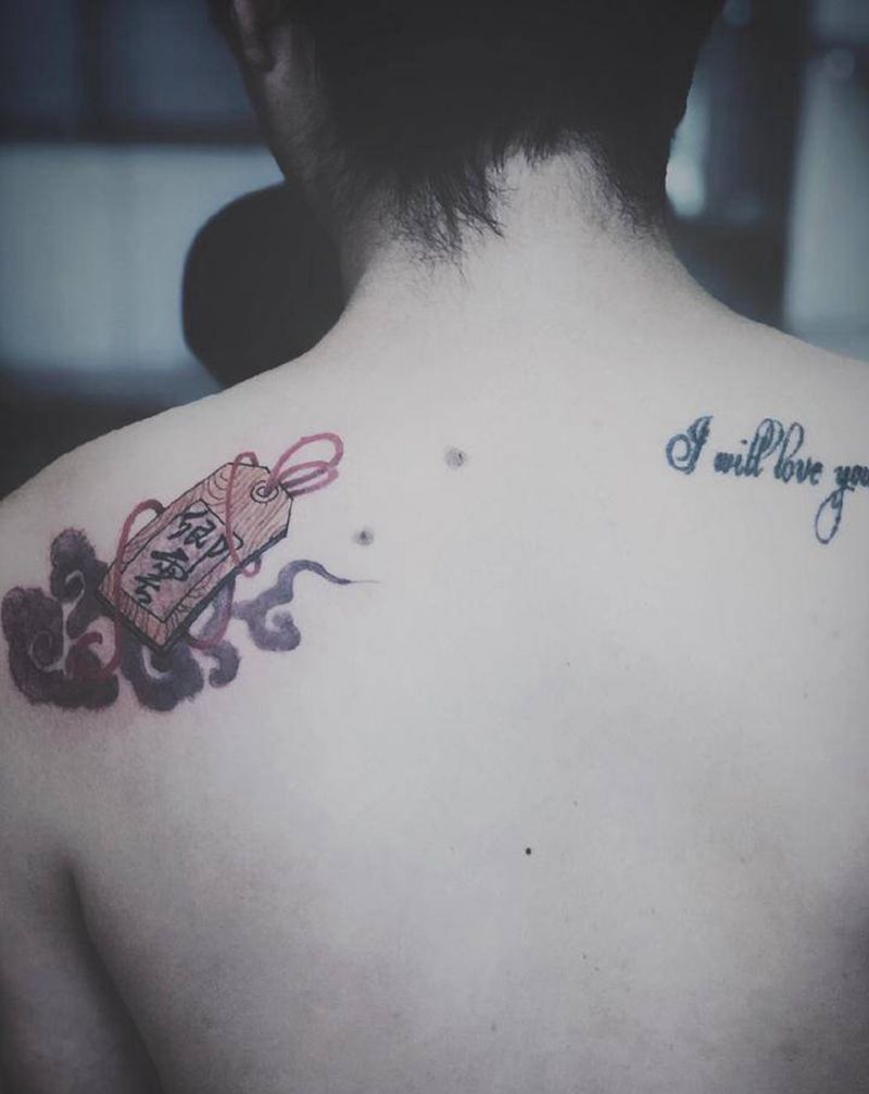 湘西瞳画纹身图片_肩部纹身图案