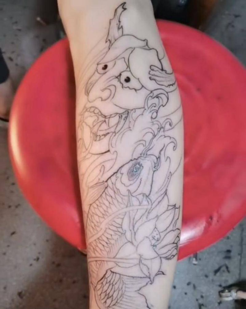 小腿图纹身图片_腿部新传统纹身图案