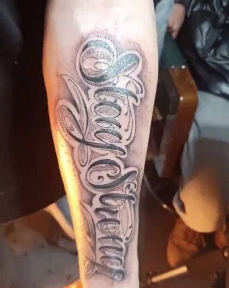 花体字纹身图片_手臂新传统纹身图案