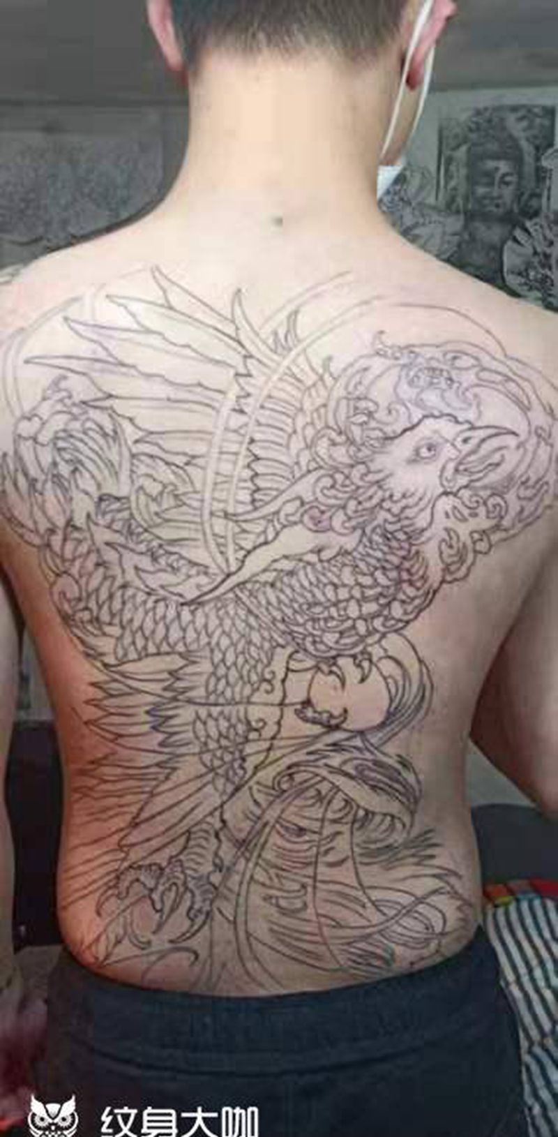 满背线条纹身图片_背部新传统纹身图案